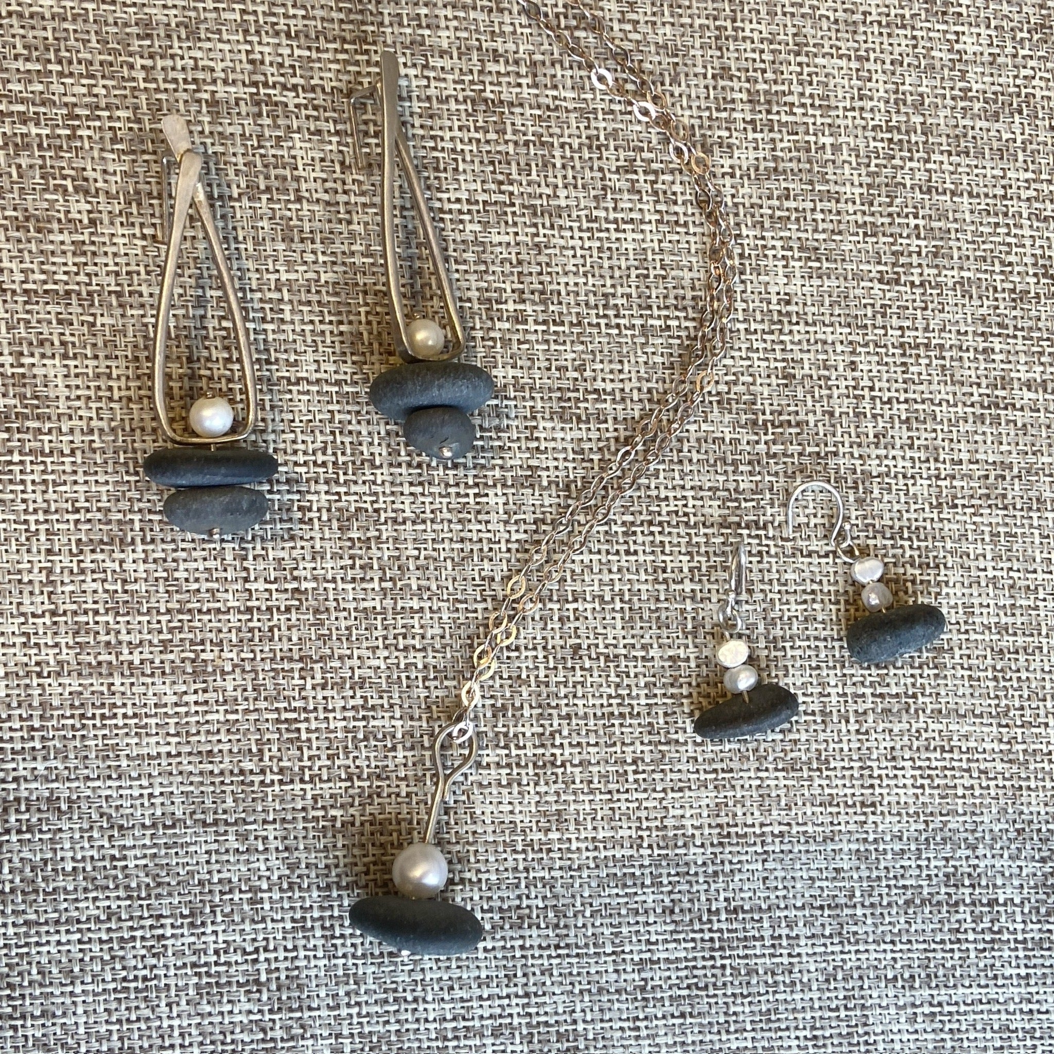 Stacked Stones With Pearls Earrings & Necklace