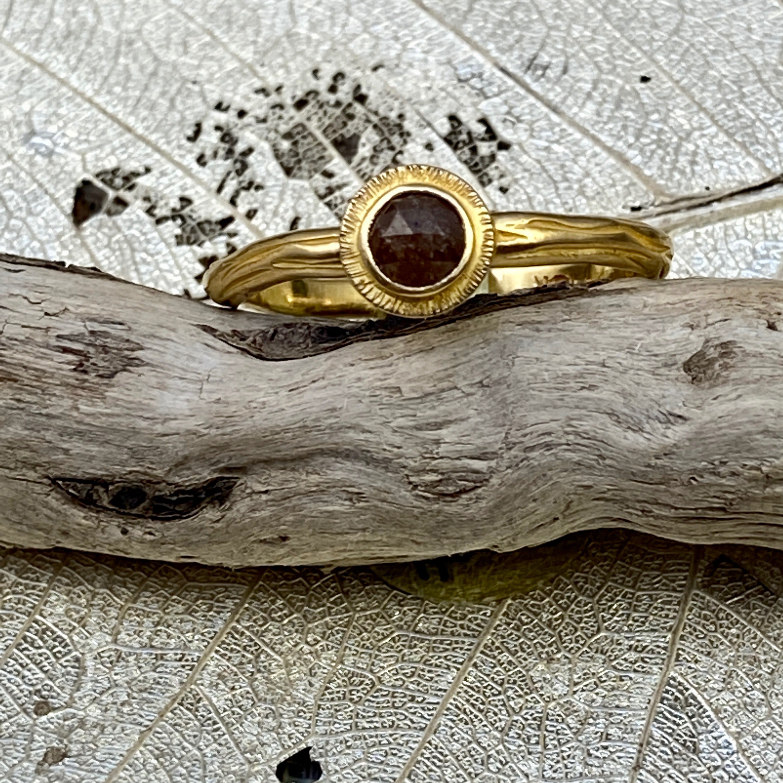 Natural Diamond Ring in 18k Gold