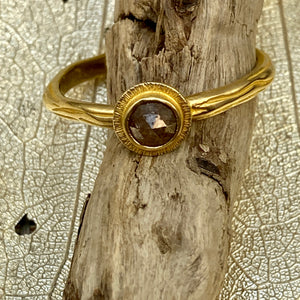 Natural Diamond Ring in 18k Gold