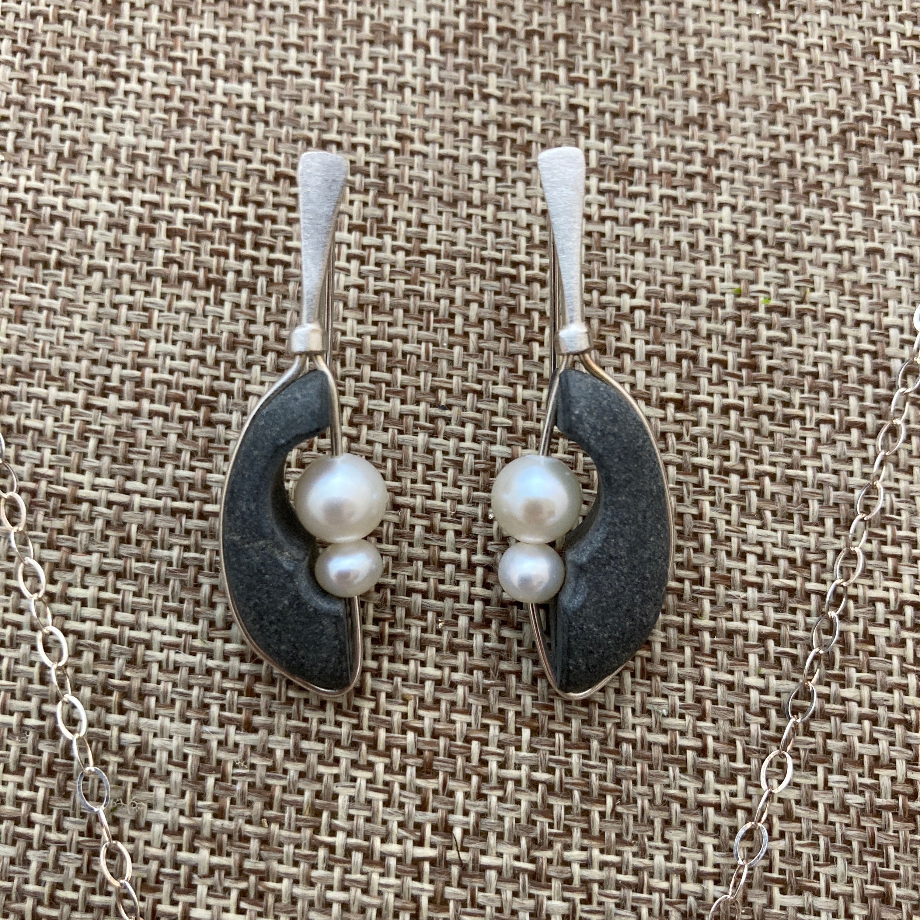 Pebble Earrings with Pearl Duet