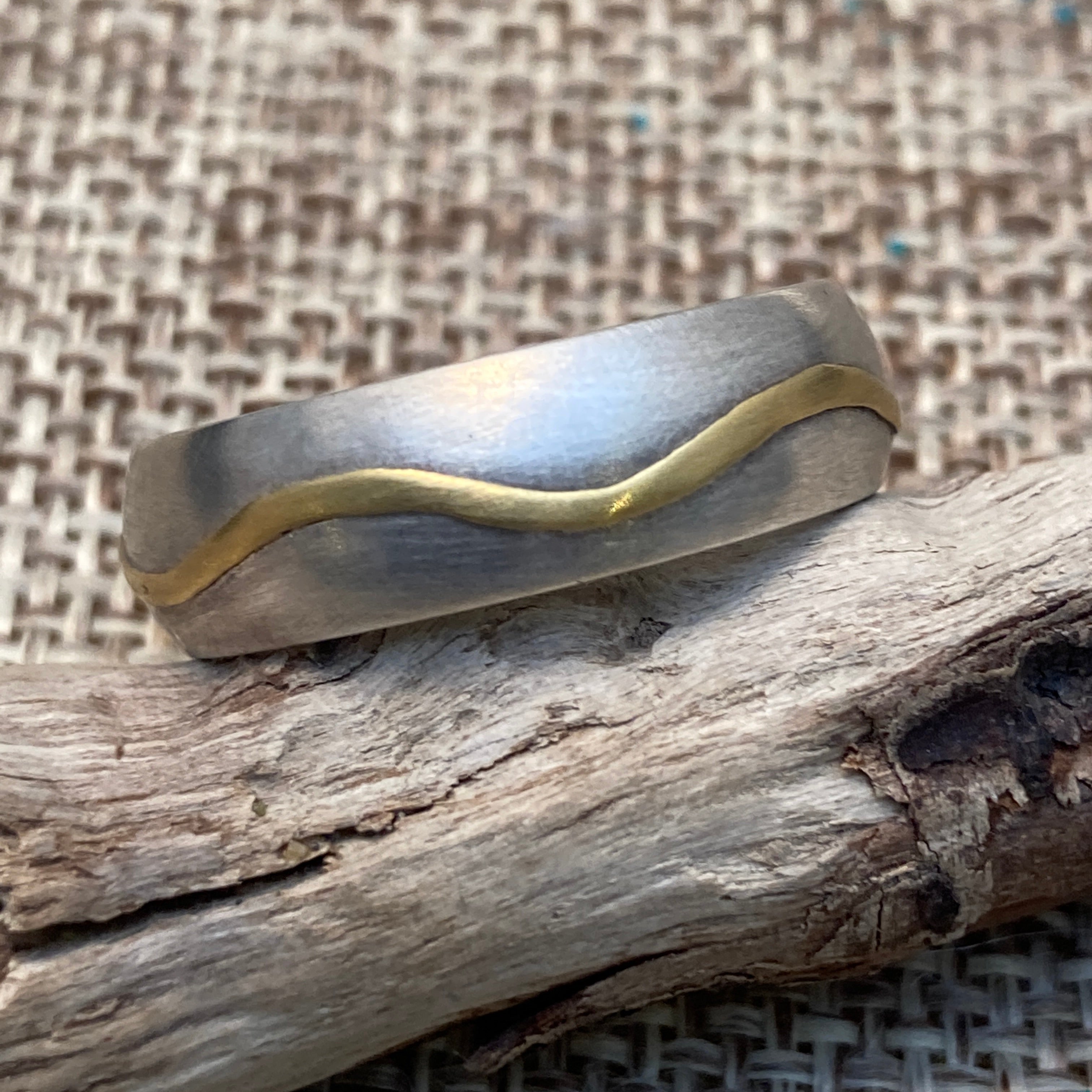 Curved Wave Band