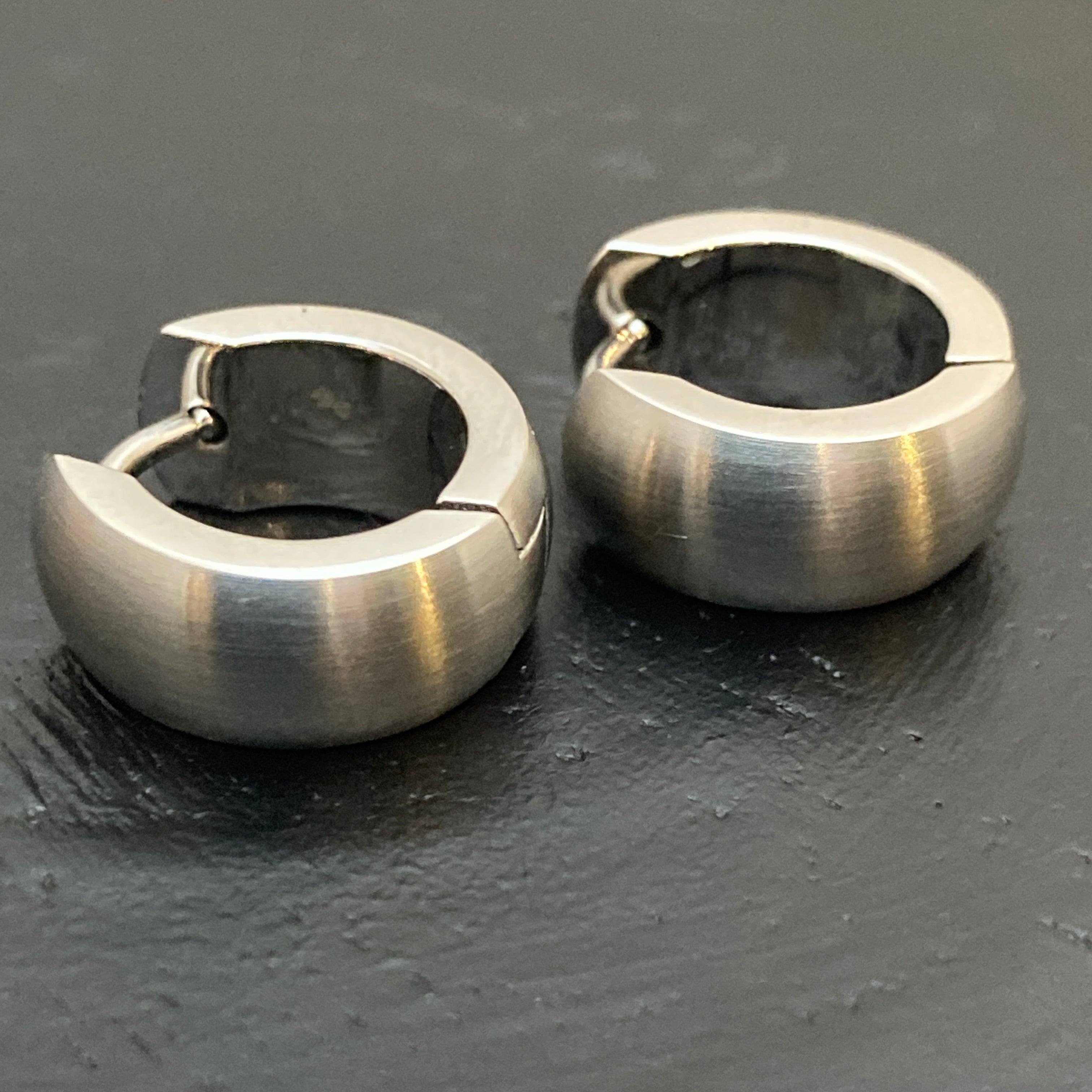 Rounded Edge Huggy Steel Hoops
