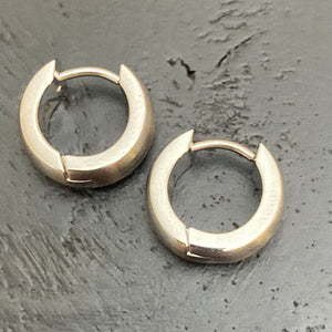 Rounded Edge Huggy Steel Hoops